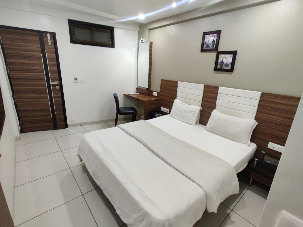 Hotel Aaram Umargam Exterior photo