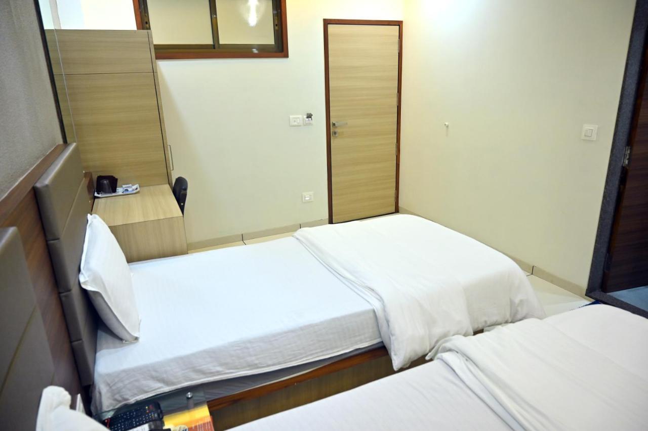 Hotel Aaram Umargam Exterior photo