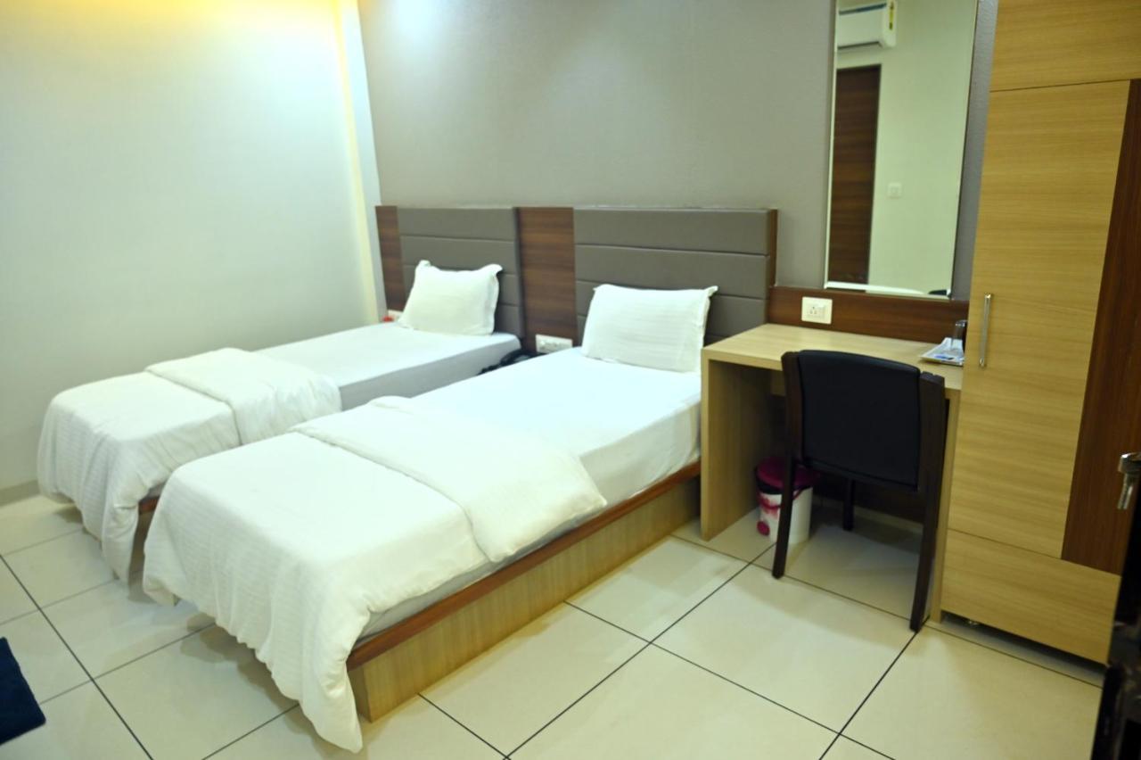 Hotel Aaram Umargam Exterior photo